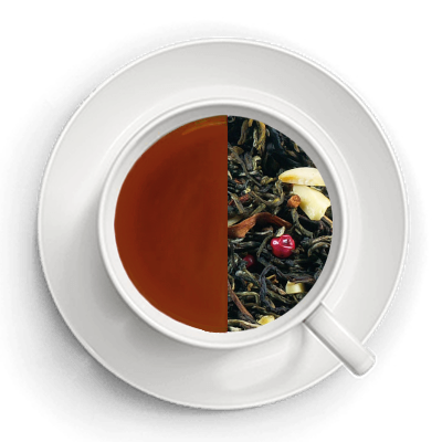 Kop med te – den ene halvdel viser den færdigbryggede te, den anden halvdel viser de tørrede te-ingredienser