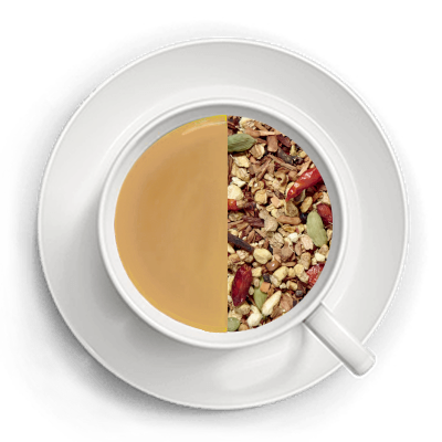 Tekop hvori man kan se den bryggede chili chai i den ene halvdel og teens ingredienser i den anden