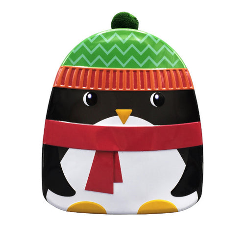 Flot lille kagedåse set fra fronten med motiv af en pingvin pakket ind i hue og halstørklæde